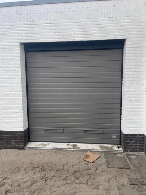 Elektrische geïsoleerde sectionaal garagedeur, Ophalen, Metaal, 120 cm of meer, 215 cm of meer