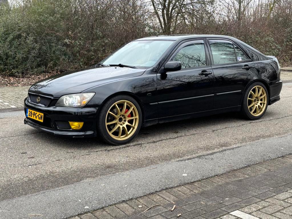 Lexus IS 200 2.0 compressor 2004 Zwart bussines sport LSD, 1355 kg, Zwart, Stoelverwarming, Zwart