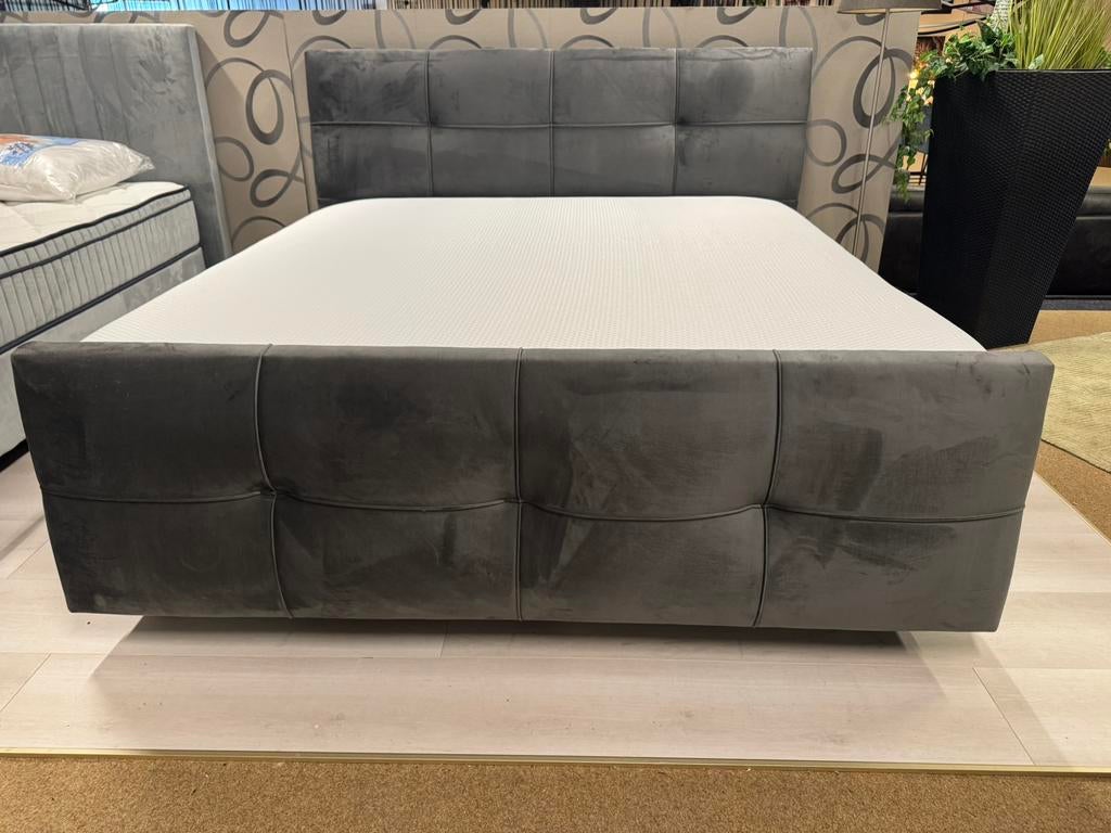 Boxspring 180 Grijs Velvet met vakken en Emma matras E-7296, Mwonenenslapen, Mwonenenslapen@ziggo.nl, 180 cm, 200 cm