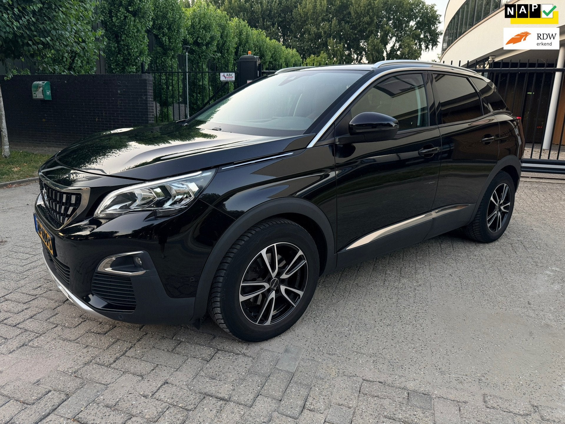 Peugeot 3008 1.2 PureTech Blue Lease Premium PANO LEER, Auto's, Voorwielaandrijving, Gebruikt, 1199 cc, Leder en Stof