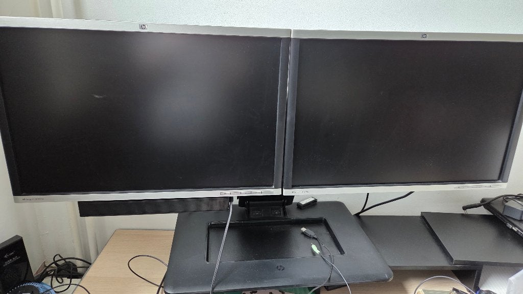 2x HP Compaq LA2405x monitoren met duo standaard en speaker, Computers en Software, Monitoren, Full HD, LED, 60 Hz of minder, Ophalen