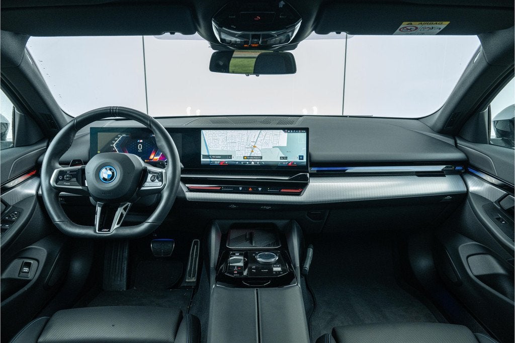 BMW 5 Serie 530e M Sport Automaat / Panoramdak / Trekhaak /, Auto's, BMW, Automaat, 1998 cc, Achterwielaandrijving, Met garantie (alle)