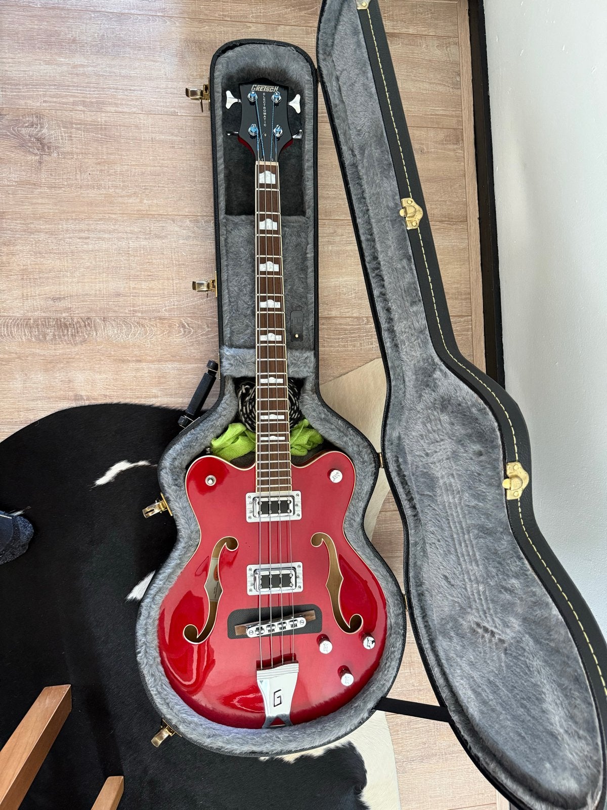 Gretsch Electromatic semi-akoestische basgitaar rood, Ophalen, Zo goed als nieuw, Semi-akoestisch, 6-snarig