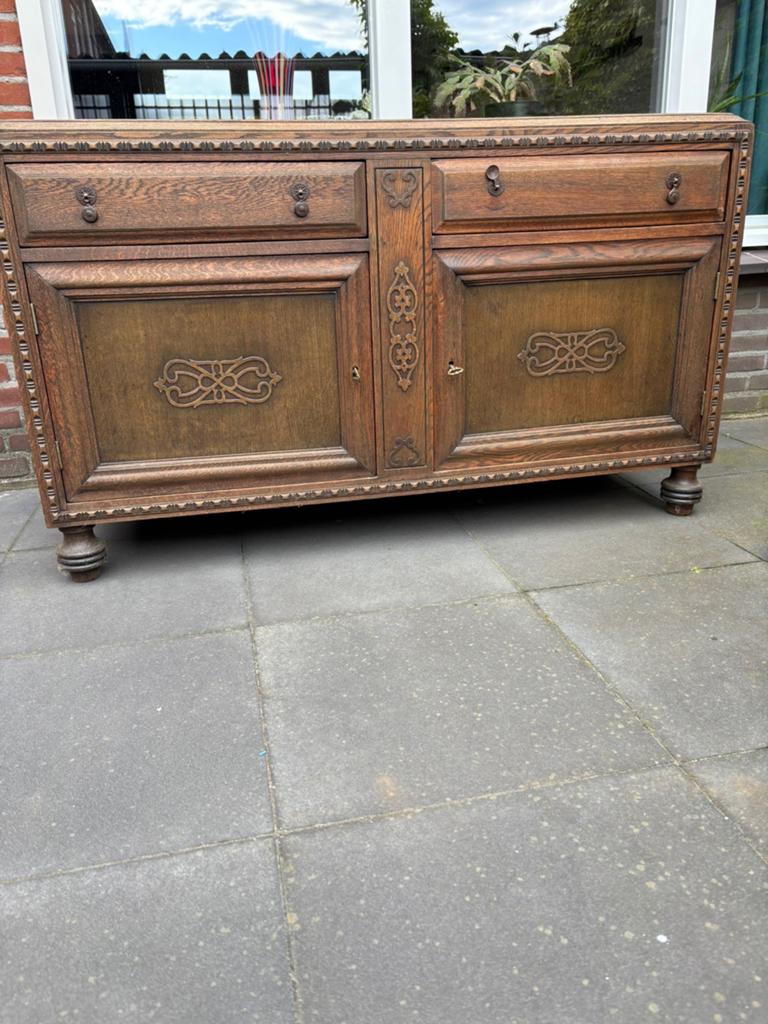 Antiek eiken dressoir met sierlijk houtsnijwerk, Ophalen
