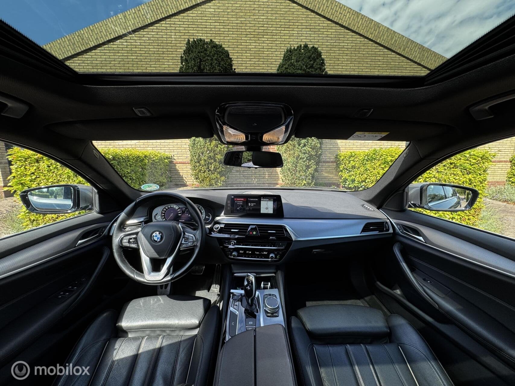 BMW 5-serie Touring 520i High Executive Pano*Head-Up*Memory*, Automaat, 1998 cc, Achterwielaandrijving, Gebruikt