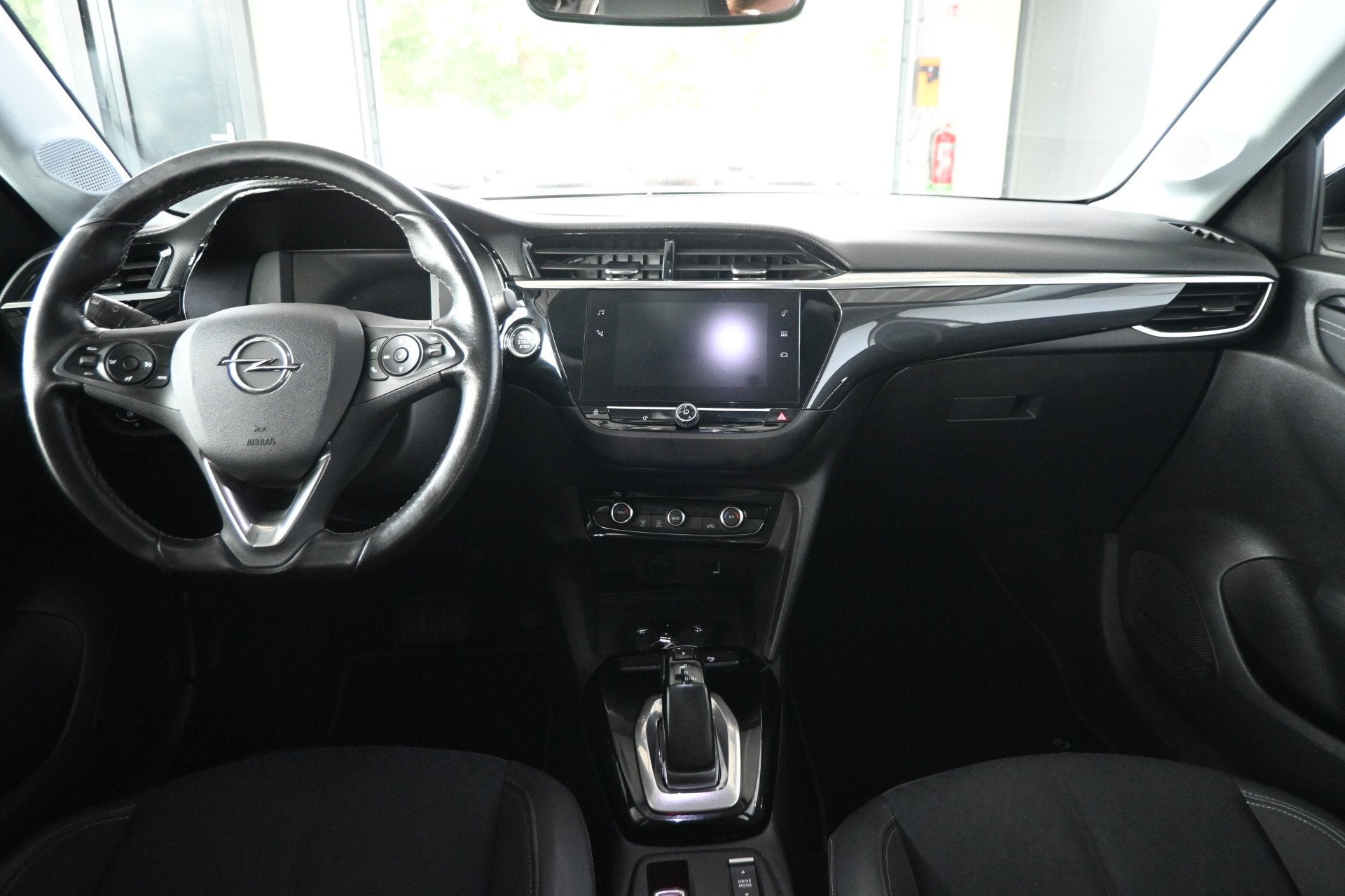 Opel CORSA-E GS Line 50 kWh Clima Automaat Navigatie Carplay, Auto's, Opel, Gebruikt, Met garantie (alle), Wit, Parkeersensor