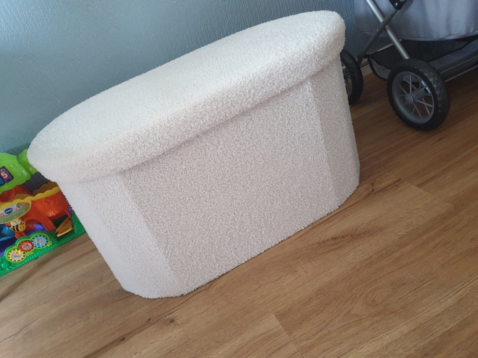 Crèmekleurige Bouclé Poef / Voetenbank, Minder dan 50 cm, Ophalen of Verzenden, Zo goed als nieuw, Modern, Scandinavisch, Bouclé