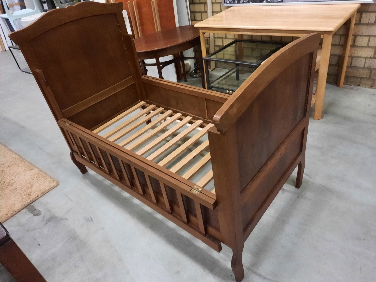 Foto 5 van Antiek kinderbed 70×140 met neerklapbare zijkanten