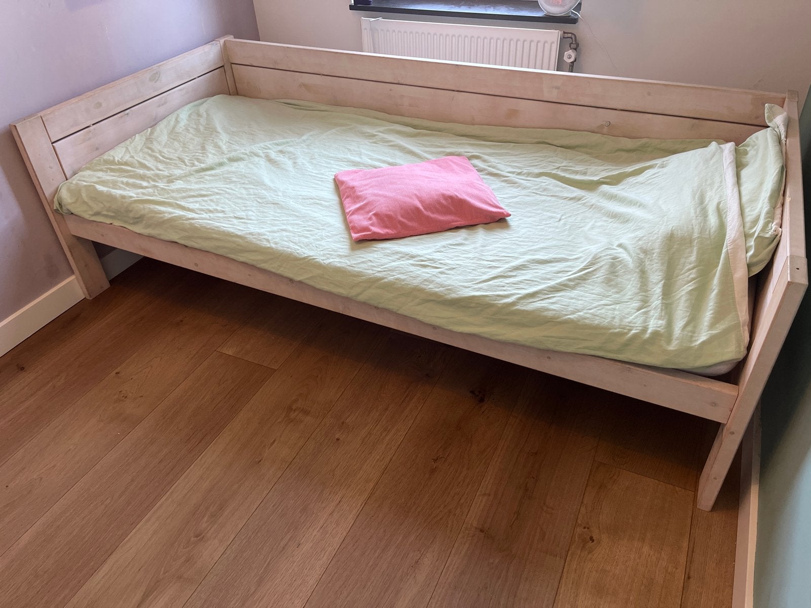 Eenpersoonsbed van hout, 90x200 cm, Huis en Inrichting, Slaapkamer | Bedden, Gebruikt, Eenpersoons, 90 cm, 200 cm, Hout, Wit, Ophalen