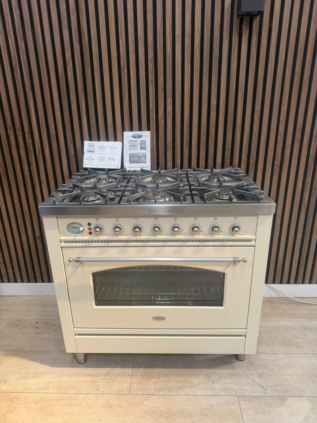 Prachtige 6-pits crème Boretti Fornuis (Gratis bezorgen), Witgoed en Apparatuur, 5258sh, 60 cm of meer, Ophalen of Verzenden, Zo goed als nieuw