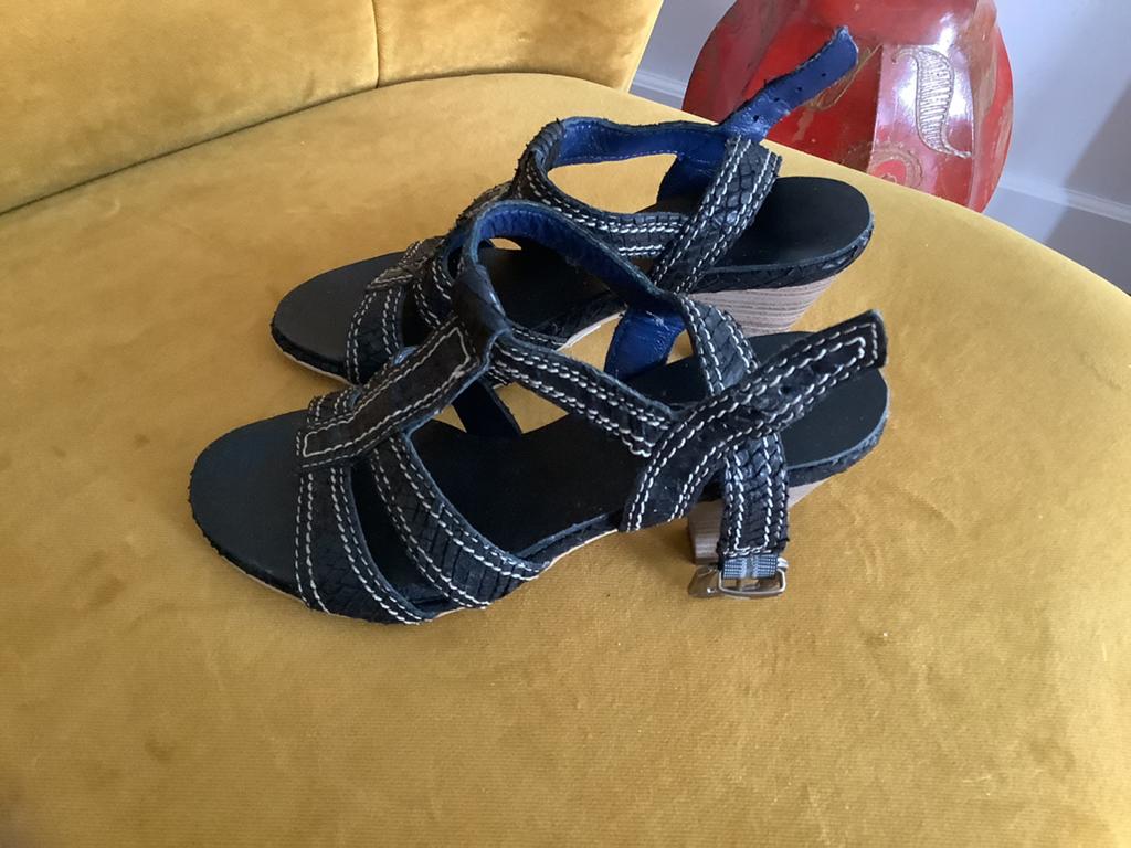 Pumps sandalen te koop handgemaakt leer, Zwart, Zo goed als nieuw, Sandalen of Muiltjes, Ophalen of Verzenden