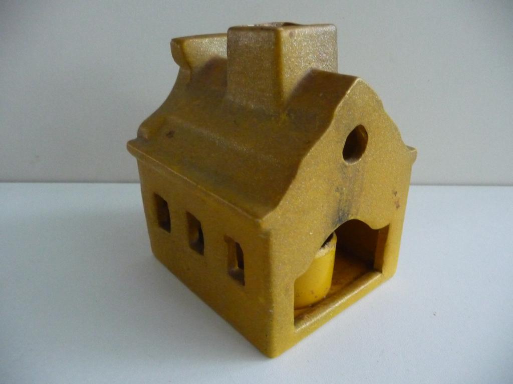 oud aardewerk huisje met kaarsenhouder (Engels), Antiek en Kunst, Antiek | Keramiek en Aardewerk, Ophalen of Verzenden