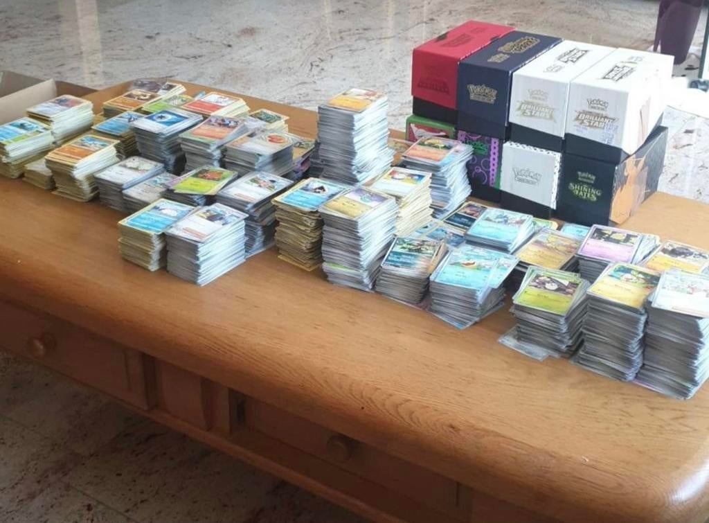 Pokémon Bundels 100 / 200 / 300 Kaarten + Hits, Rare en Holo