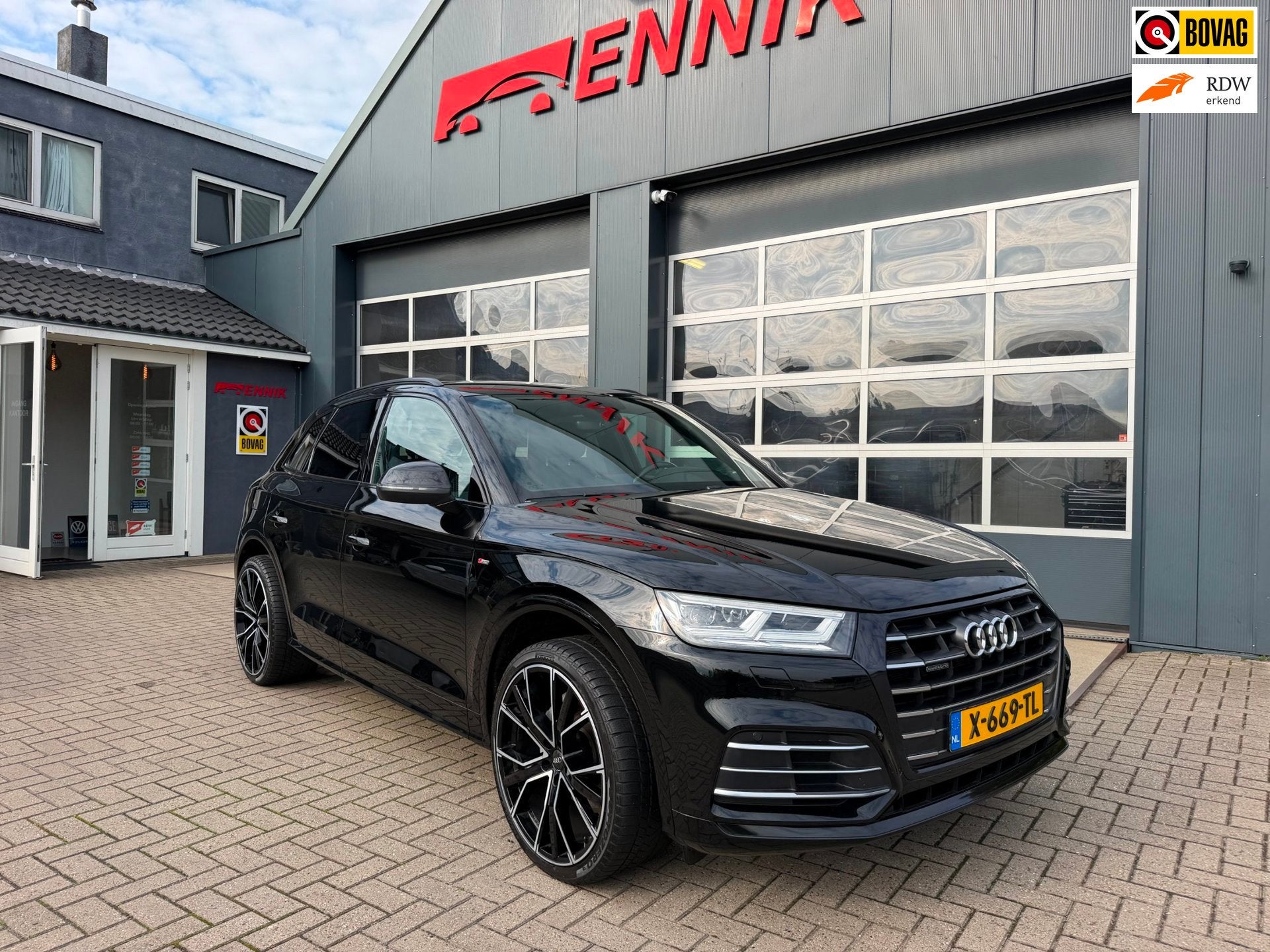 Audi Q5 55 TFSI e quattro Competition S-Line / 367PK / Lucht, Auto's, Dealer onderhouden, 4 cilinders, Leder en Stof, Zwart
