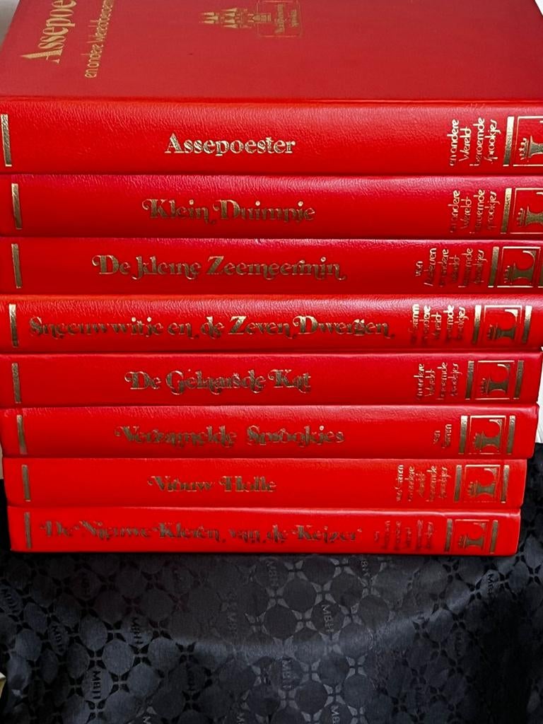 Wereldberoemde Sprookjes Collectie - 8 Rode Boeken, Boeken, Sprookjes en Fabels, Ophalen of Verzenden, Zo goed als nieuw, Diverse auteurs (o.a. Grimm, Andersen)