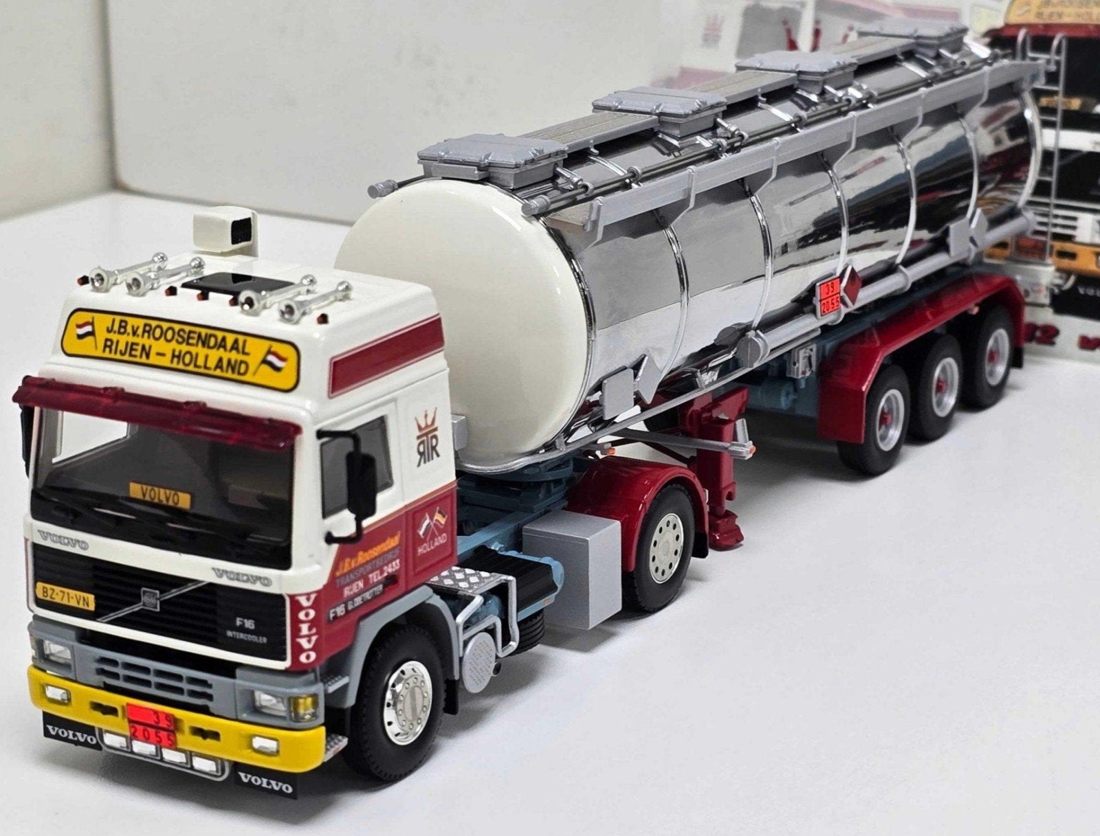 VOLVO F16 trekker met tankoplegger "J.B. v. Roosendaal", Hobby en Vrije tijd, Modelauto's | 1:50, Ophalen of Verzenden, Nieuw