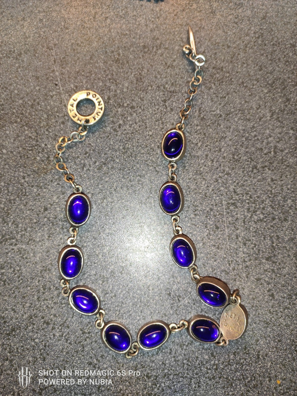 Zilverkleurige ketting met paarse stenen, Ophalen, Gebruikt, Paars, Overige materialen
