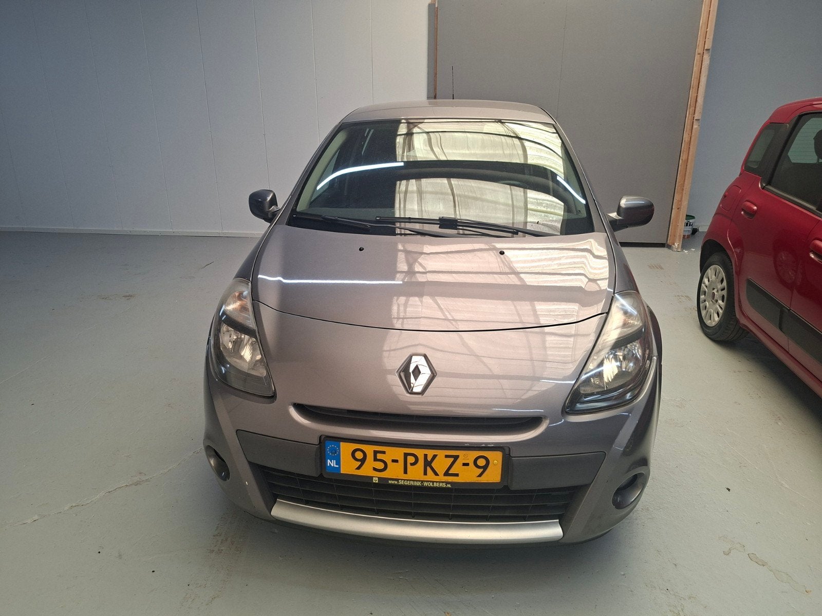 Renault Clio 1.2 16V 55KW 5-DRS 2011 Grijs, Auto's, Voorwielaandrijving, Stof, 74 pk, Zwart
