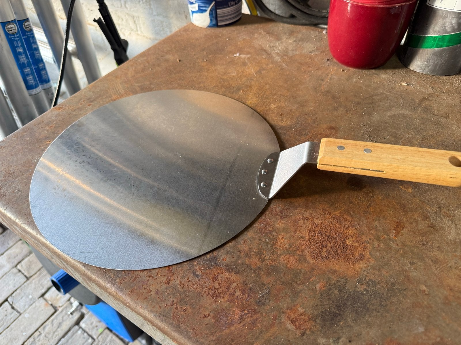 Nieuw Metalen vlaai /pizzaschep met houten handvat, Zilver, Ophalen of Verzenden, Metaal, Overige merken