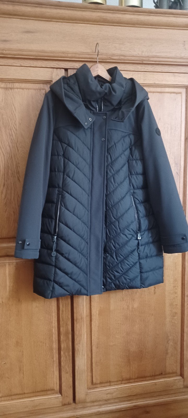 Nieuwe Zwarte Dames Winterjas met Capuchon - Maat 42, Kleding | Dames, Jassen | Winter, Zwart, Maat 42/44 (L), Nieuw, Ophalen of Verzenden