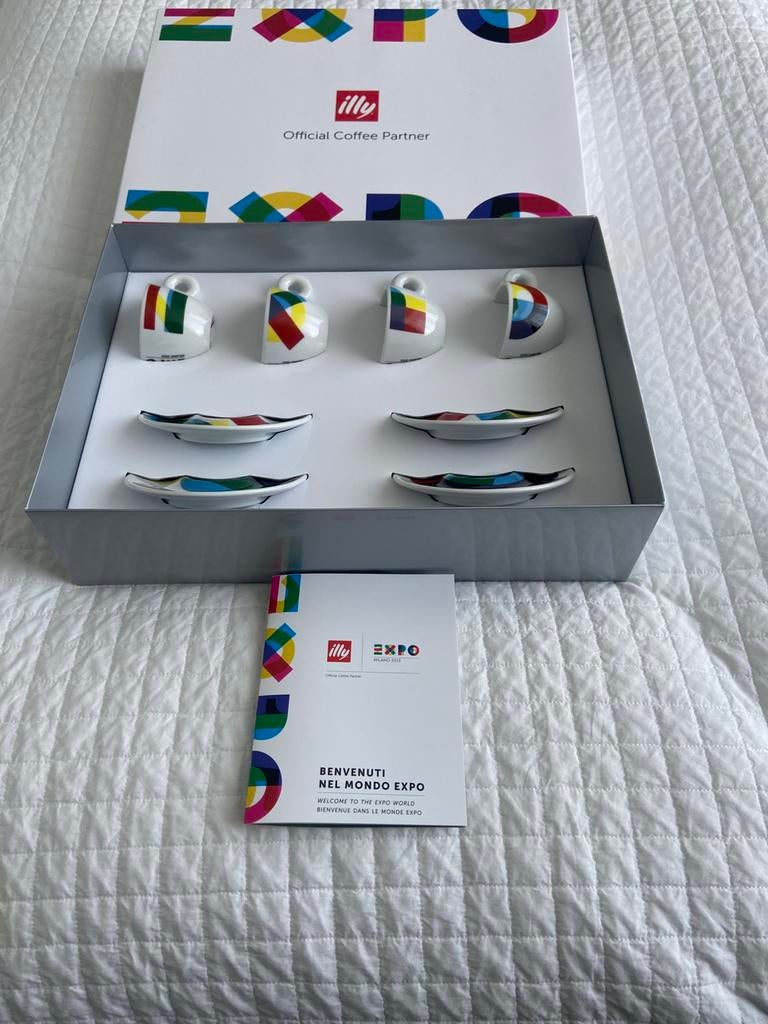 Illy espresso cups Milano 2015.  Nieuw in doos., Verzenden, Nieuw, Porselein, Kop en/of schotel