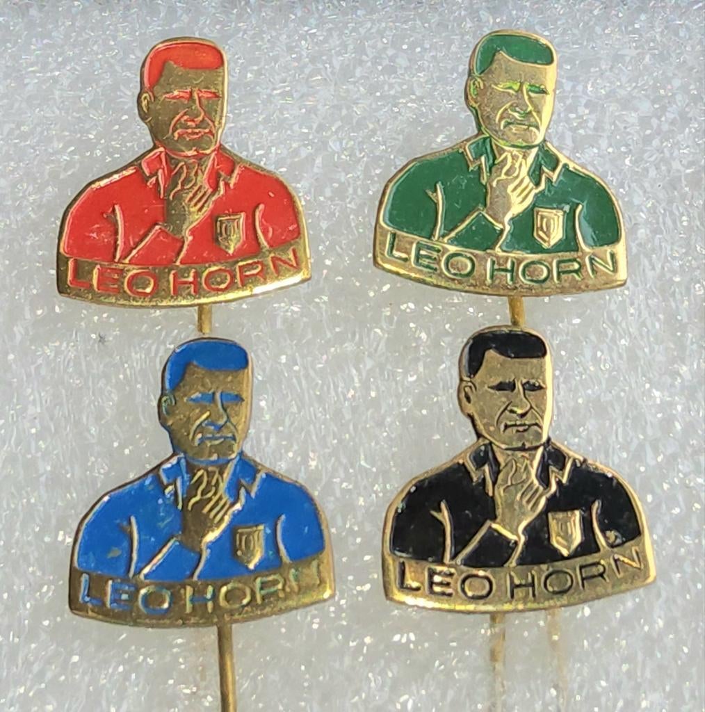 4 Speldjes Leo Horn Scheidsrechter Voetbal Vintage, Ophalen of Verzenden, Gebruikt, Sport, Speldje of Pin