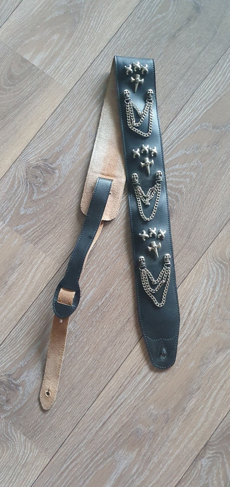 Gitaarband met schedels en kettingen, Ophalen of Verzenden, Gebruikt, Overige typen