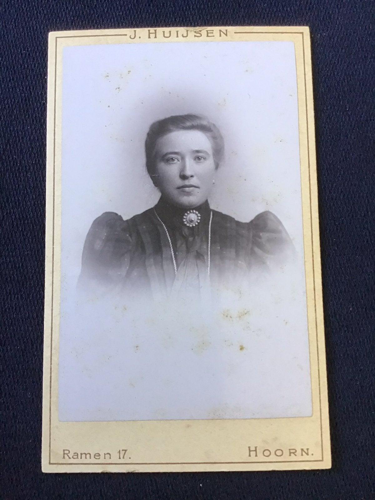 CDV, Vrouw, J.L.T. HUIJSEN, HOORN, Carte de Visite, Ophalen of Verzenden, Voor 1940, Gebruikt, Foto