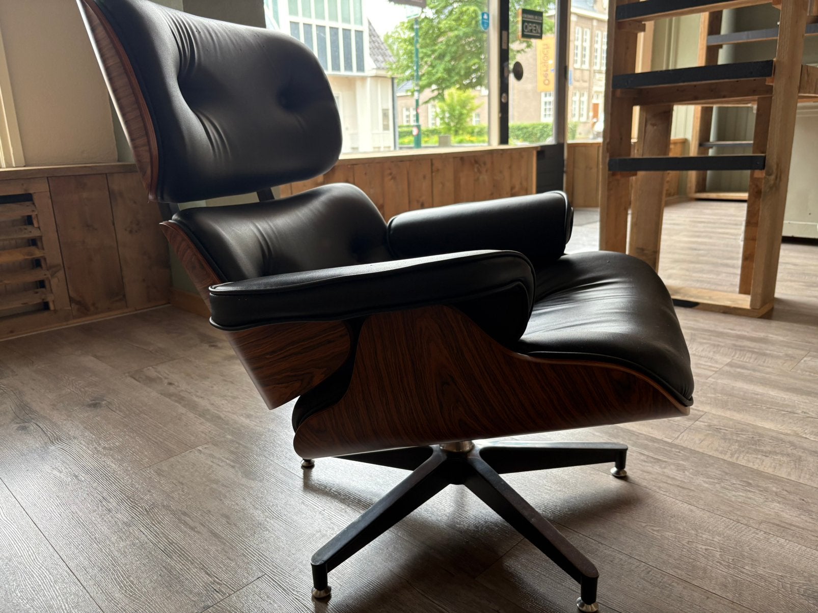 Eames Lounge Chair Replica - Zwart Leer en Palissander, Ophalen, Zwart, Zo goed als nieuw, Eén