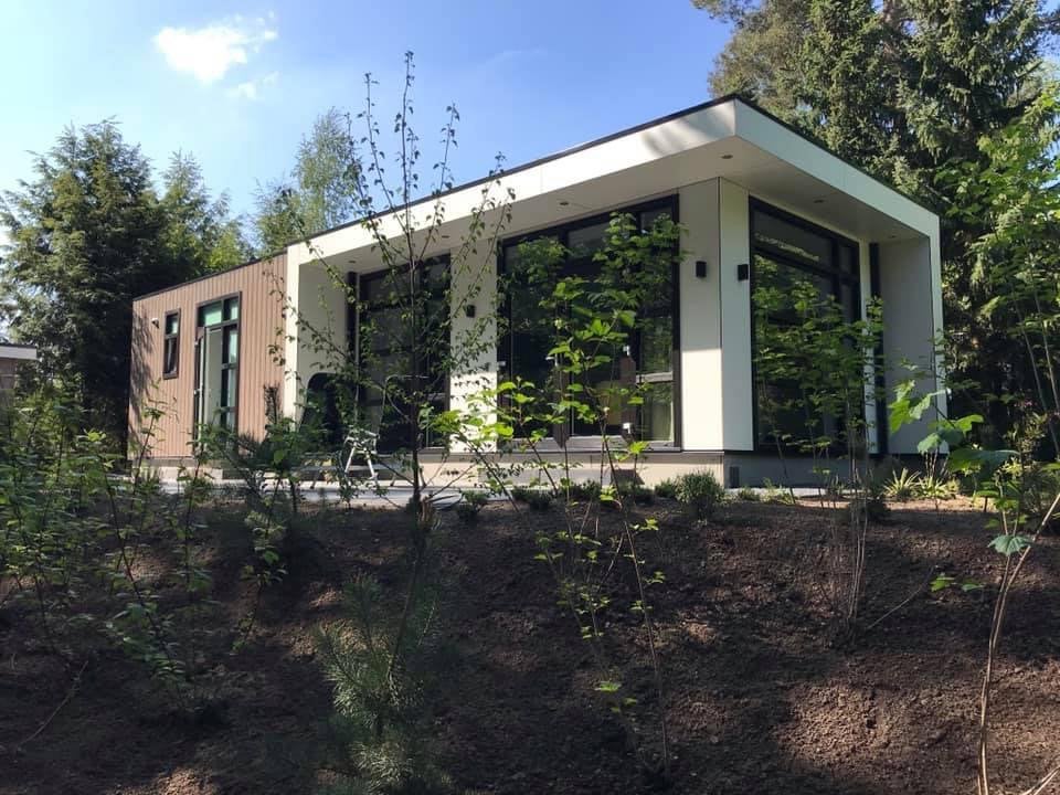 Te huur luxe welness Chalet met jacuzzi, sauna aan bosrand, In bos, 2 slaapkamers, Recreatiepark, Chalet, Bungalow of Caravan