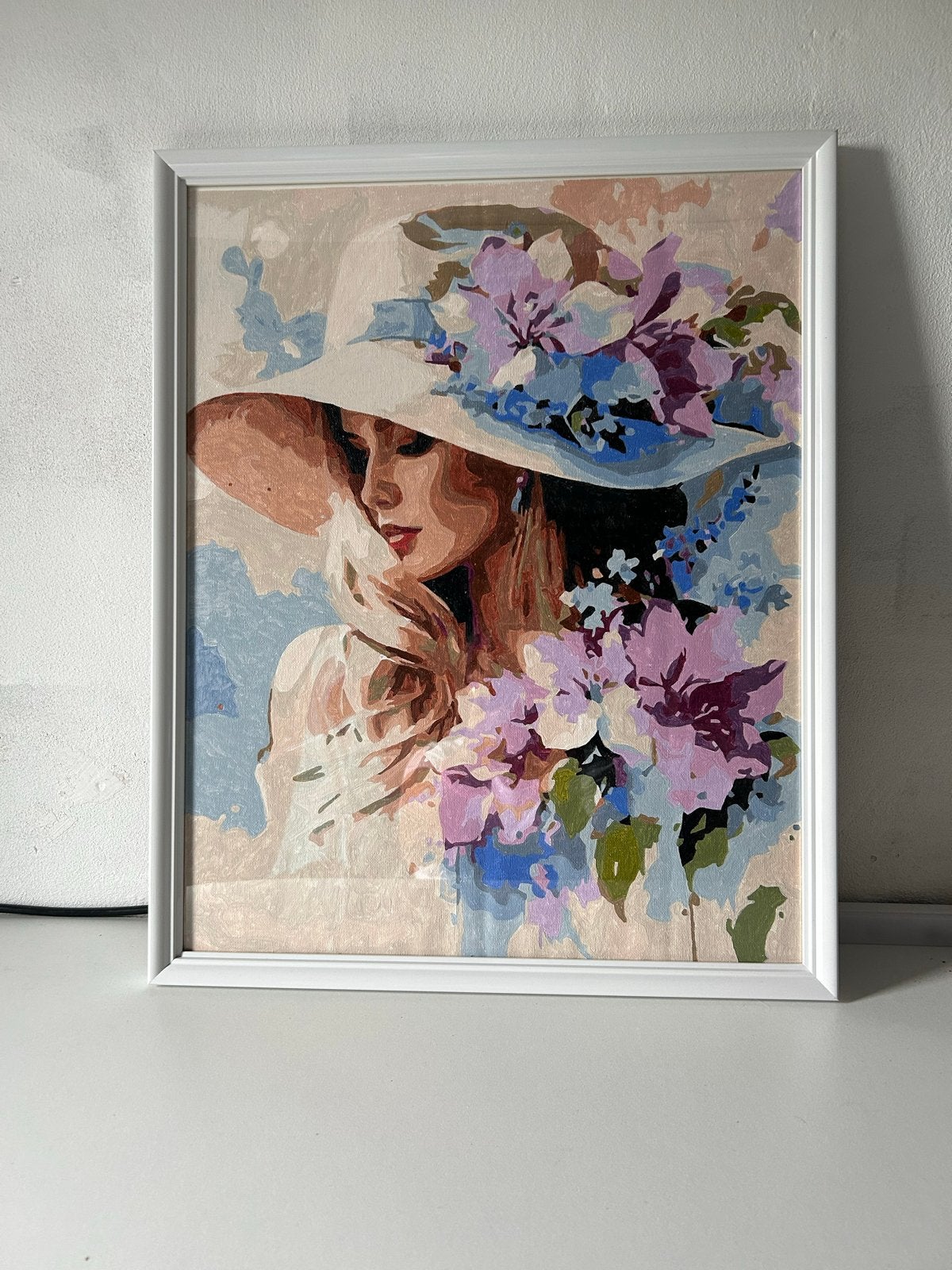 Schilderij Vrouw met Hoed en Bloemen, Verzenden, Ingelijst, Textiel, Figuren