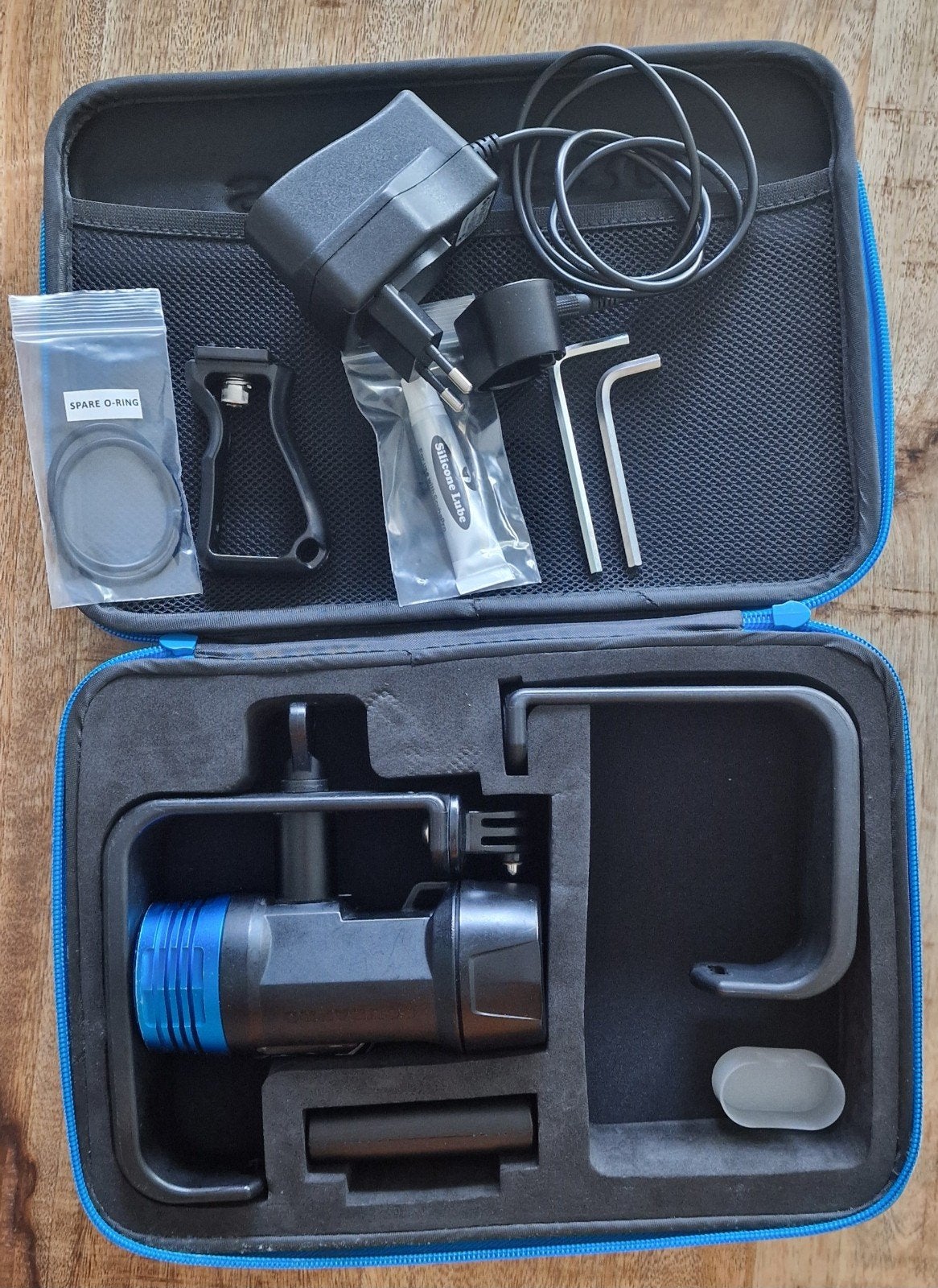 Scubapro Nova 2100 SF Duiklamp met accessoires, Ophalen of Verzenden, Zo goed als nieuw, Duiklamp