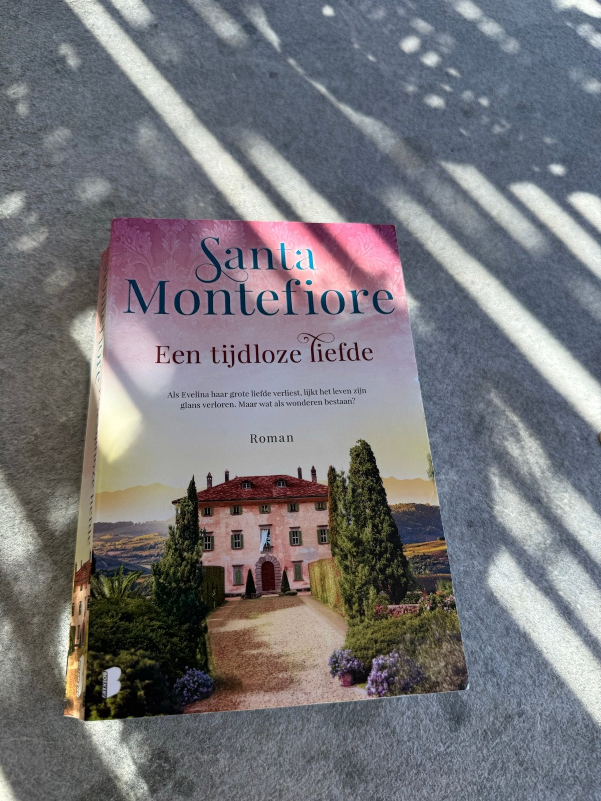 Santa Montefiore - Een Tijdloze Liefde (Roman), Europa overig, Ophalen of Verzenden, Santa Montefiore, Zo goed als nieuw