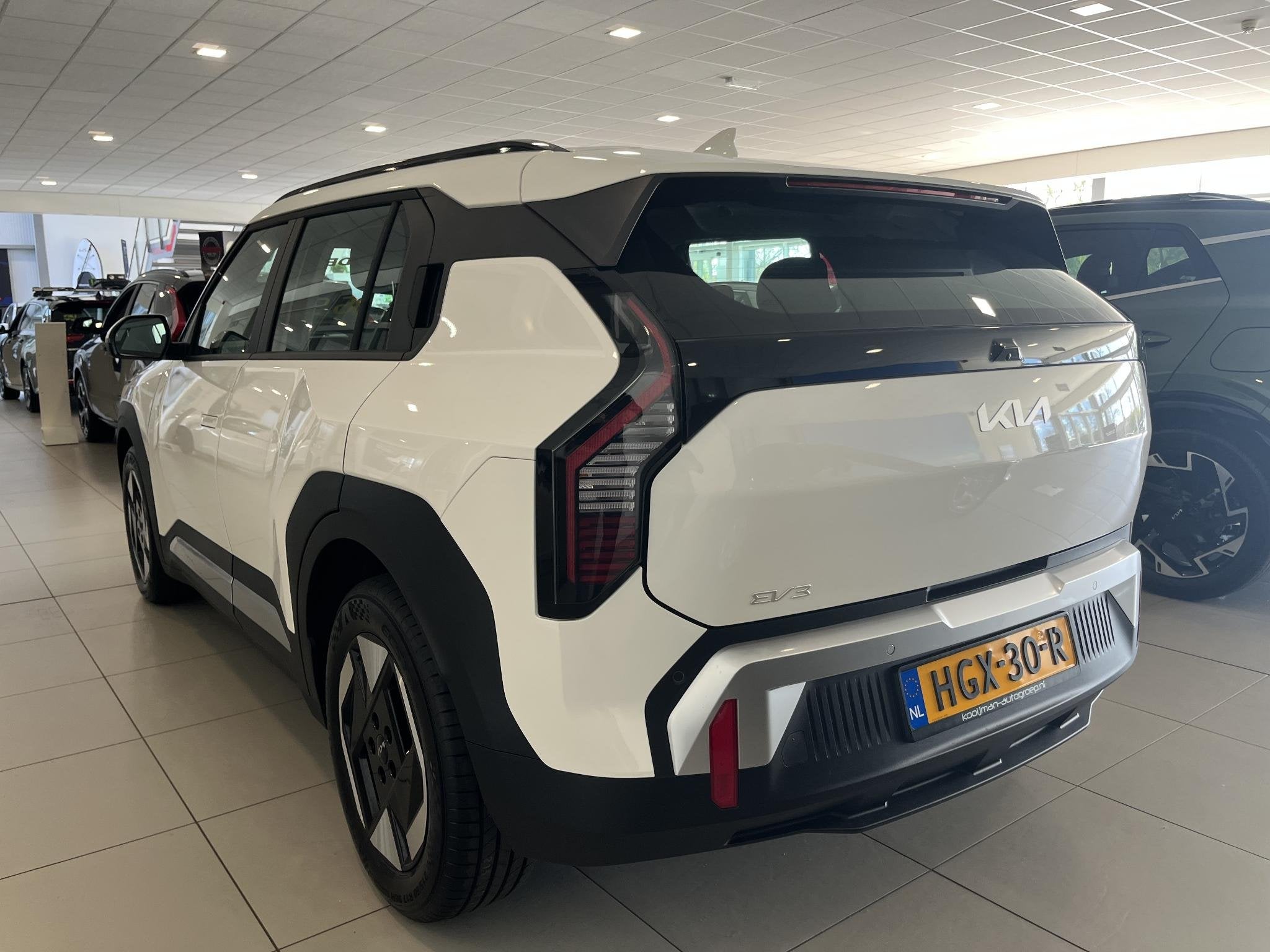 Kia EV3 Air 58.3 kWh DIRECT RIJDEN! DEMO VOORDEEL! 17% BIJTE, EV3, Stof, 1700 kg, Automatische klimaatregeling