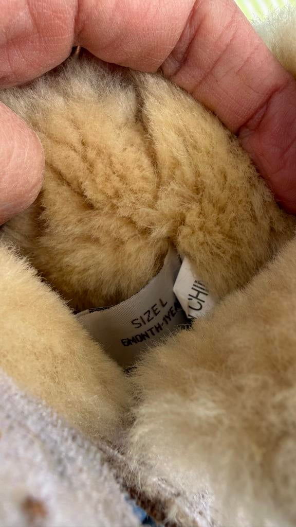 UGG babyslofjes maat L (6-12 maanden), Ophalen of Verzenden, Zo goed als nieuw, Jongetje of Meisje, Slofjes
