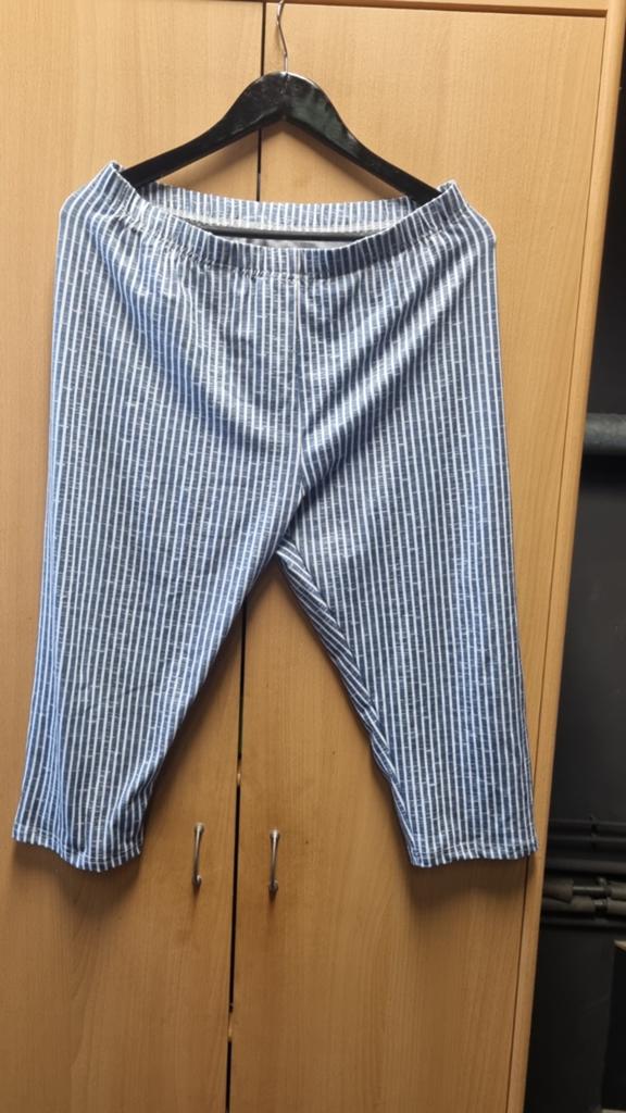 Leuke blauw-wit gestreepte capri legging, maat 44/46, Kleding | Dames, Leggings, Maillots en Panty's, Legging, Overige kleuren