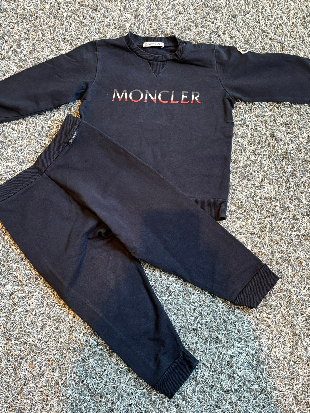 Moncler joggingpak 3 jaar, Ophalen of Verzenden, Zo goed als nieuw, Jongen, Setje