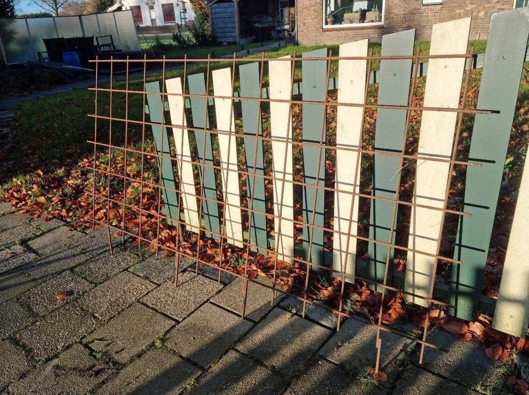 Enorm zwaar betongaas 105cm x 210cm ! 15x15cm zeer dik!

Bes, Ophalen, Zo goed als nieuw, Minder dan 10 meter, Gaas