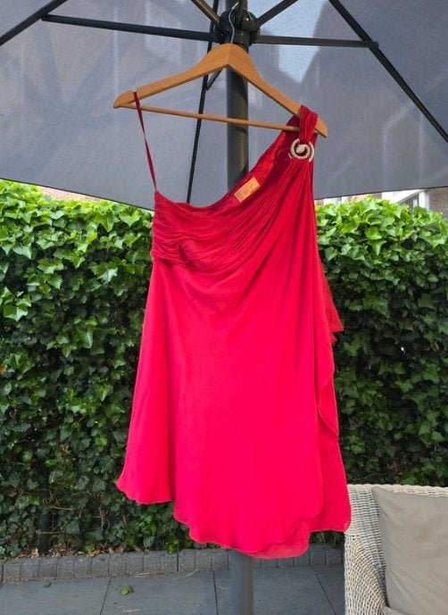 Roberto Cavalli Rode One-Shoulder top met Slangdetail, Maat 38/40 (M), Ophalen of Verzenden, Roberto Cavalli, Zonder mouw