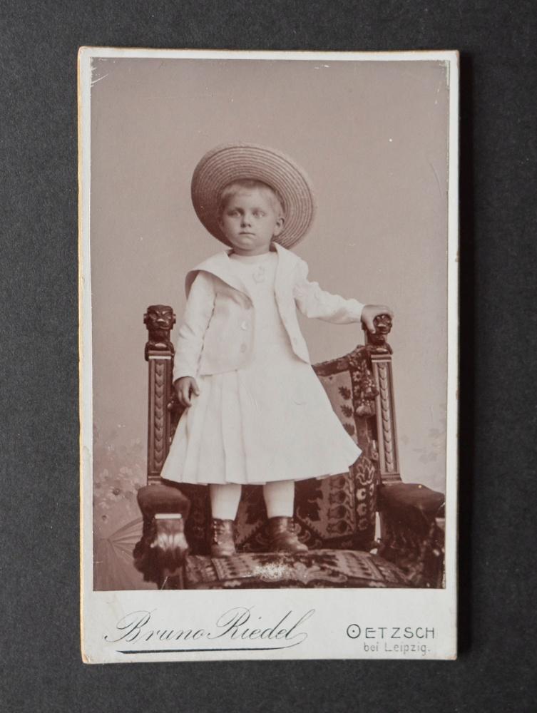 Carte de Visite - Meisje met grote hoed, Verzamelen, Gebruikt, Verzenden, Foto, Voor 1940