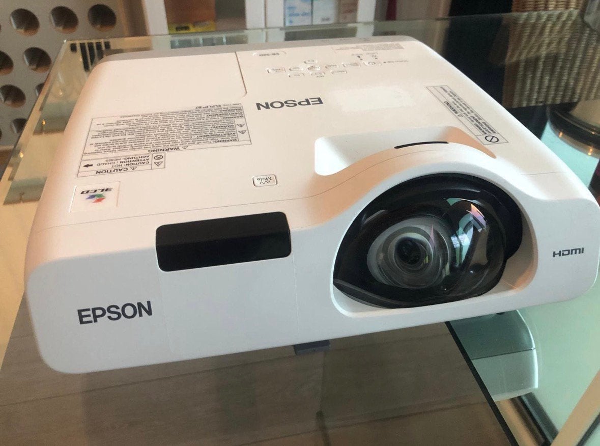 Epson EB520 Short Throw beamer 1363uur v/d 5000 uur, Ophalen, Zo goed als nieuw, LCD, Epson