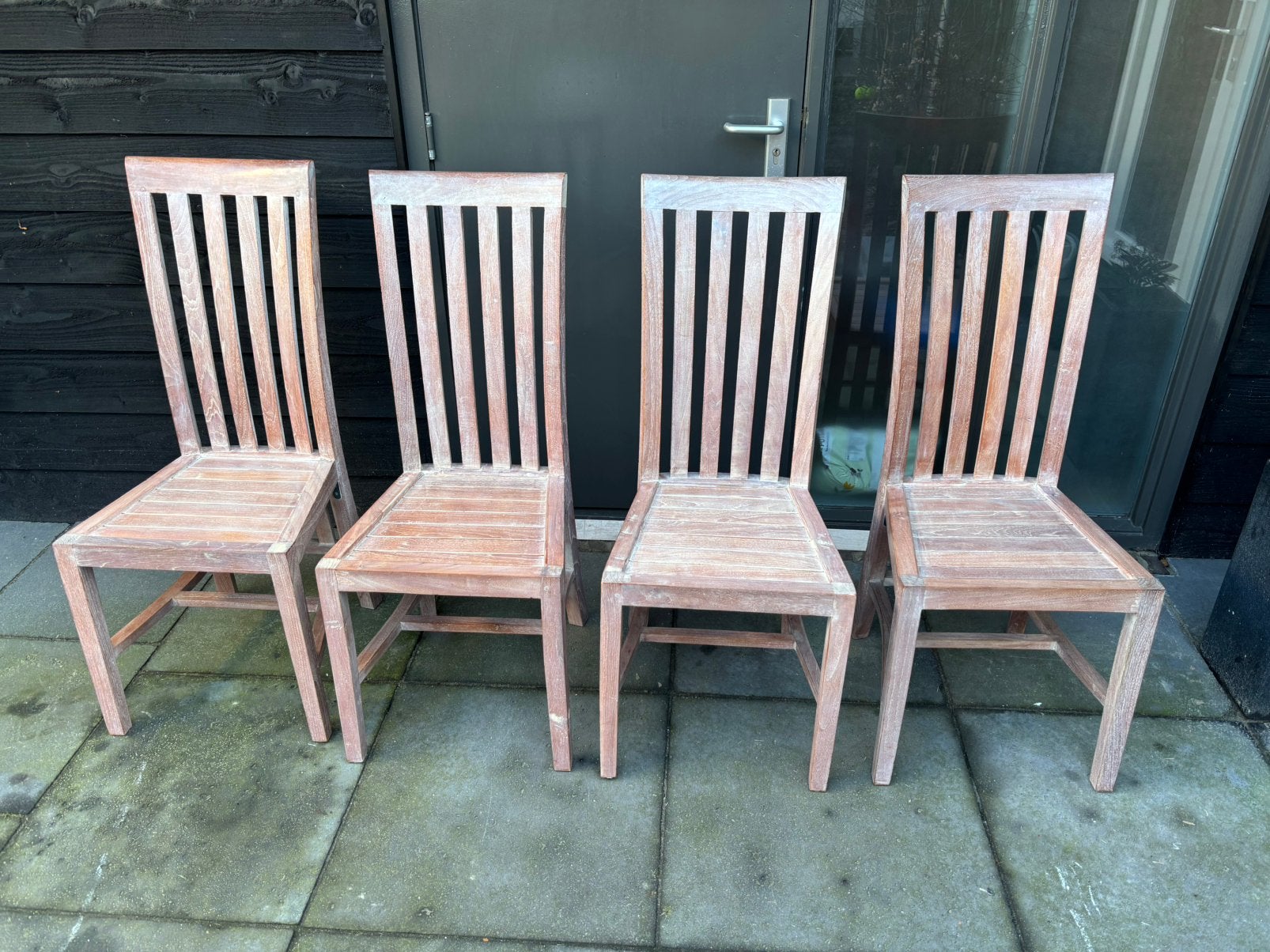 4 mooie landelijk white wash teak stoelen € 15 pst., Huis en Inrichting, Stoelen, Ophalen, Wit, Vier, Hout