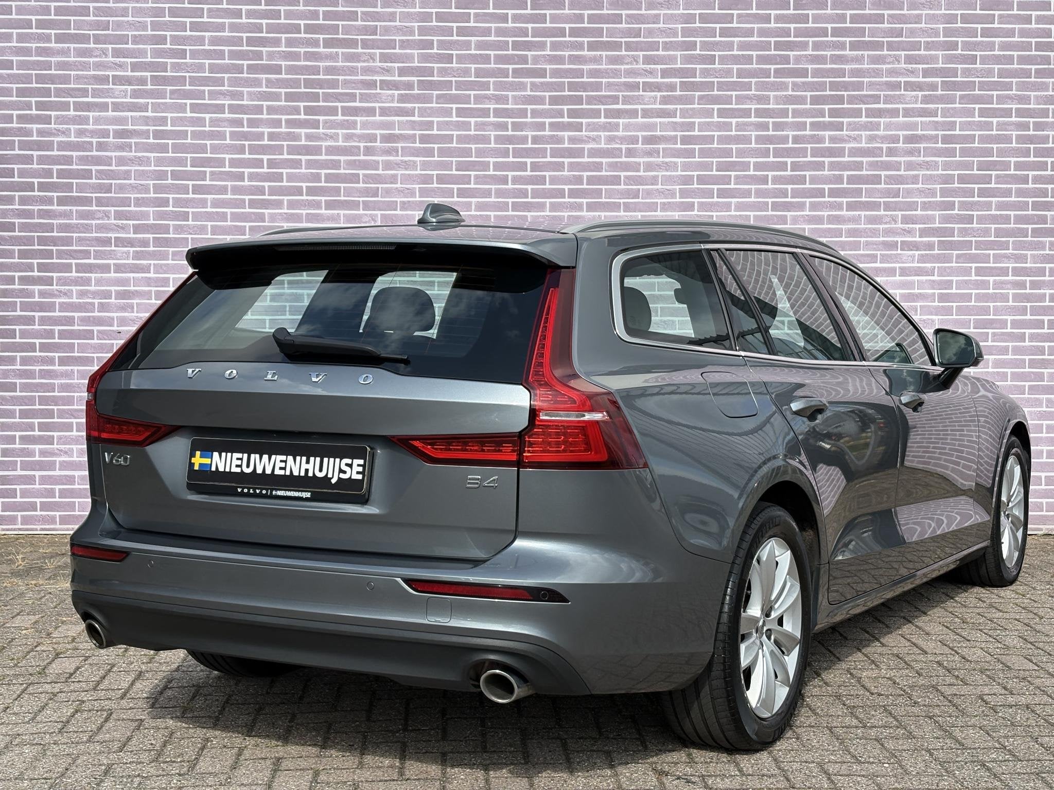 Volvo V60 2.0 B4 Business Pro | Adaptieve cruise control | B, Stof, Euro 6, 4 cilinders, 1969 cc