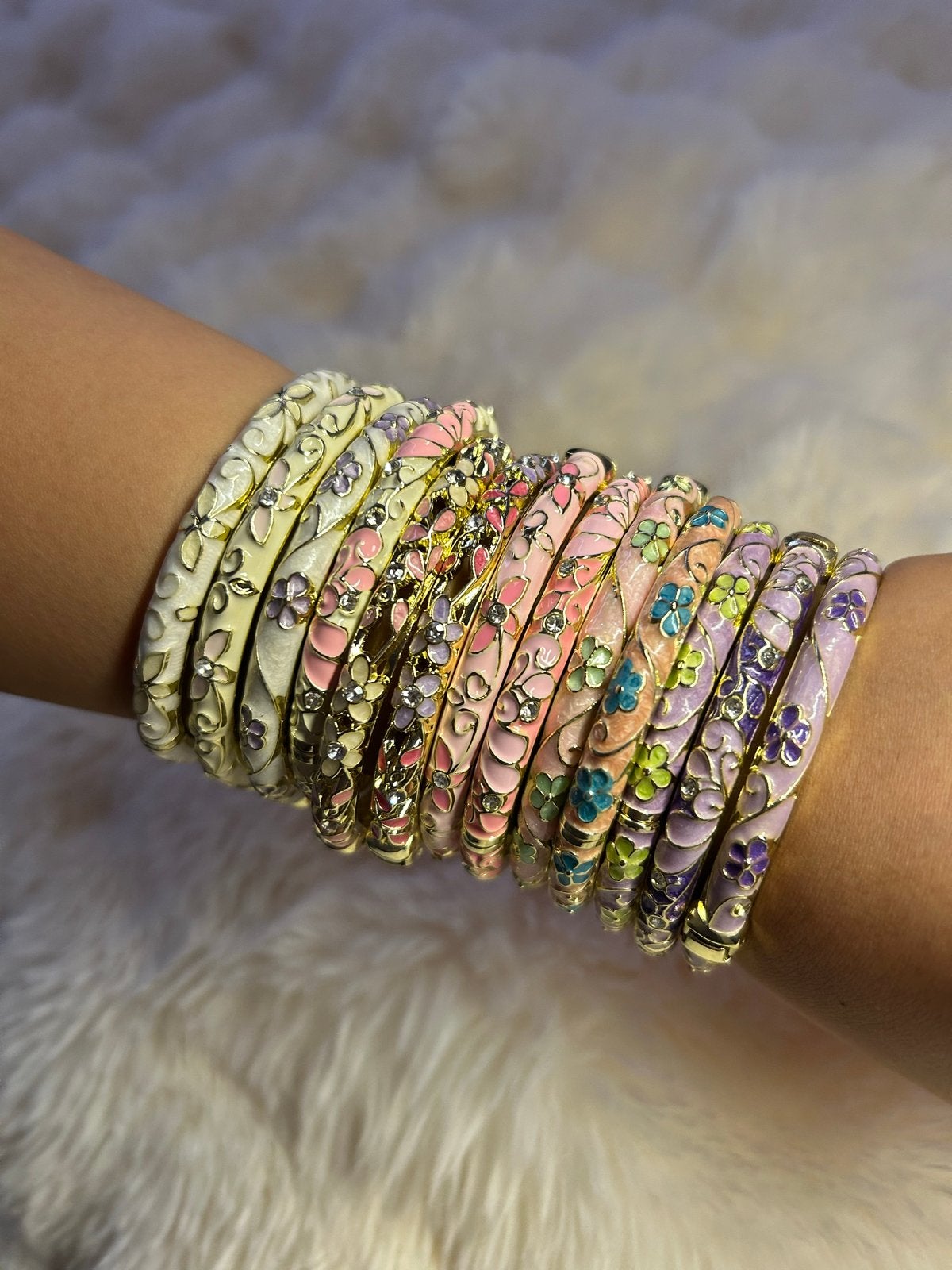 Thaise kleurrijke armbanden met bloemmotief en strass, Overige materialen, Blauw, Nieuw, Ophalen of Verzenden
