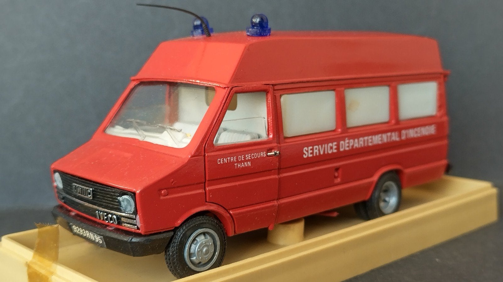 Iveco Daily Service Departemental hoog 1:43 Old Cars Pol, Overige merken, Auto, Verzenden, .