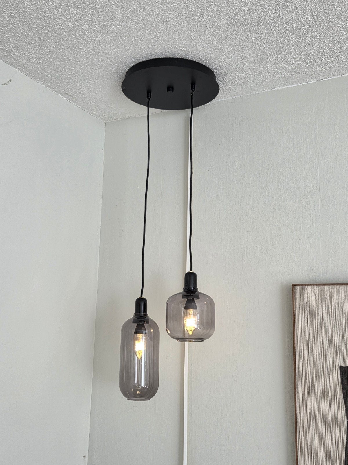 2x Amp Normann Copenhagen met rookglas en plafondplaat, Ophalen, Zo goed als nieuw, Glas, E14 (klein)