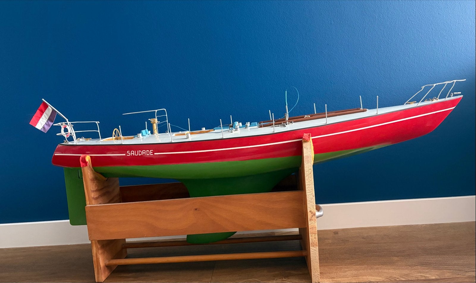 Gedetailleerd Zeilboot Model 'Saudade' met Zeilen en Standaa, Ophalen, Gebruikt, Groter dan 1:32, Overige merken