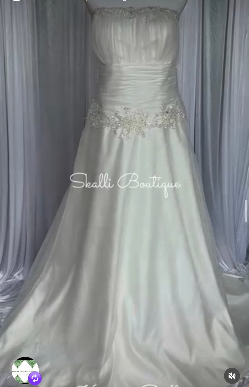 Nieuwe Bruidsjurk - Strapless met kralen en ruches, Ophalen of Verzenden, Nieuw, Wit, Trouwjurk