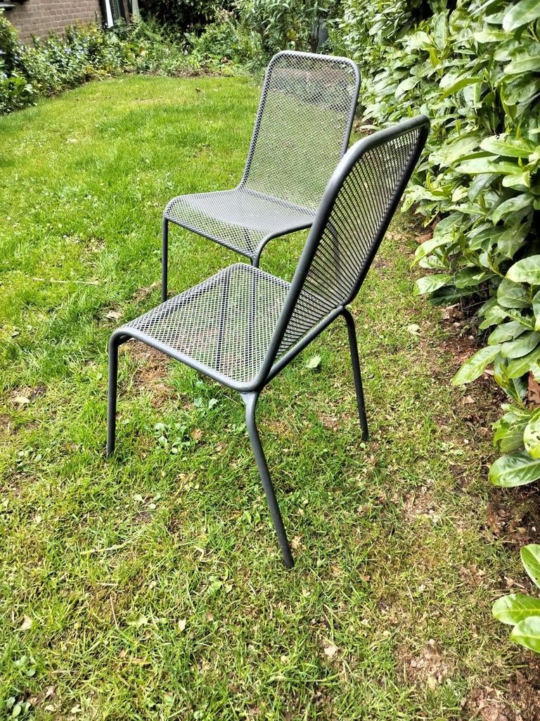 Twee stapelbare ijzeren stoeltjes met ruitpatroon, Tuin en Terras, Gebruikt, Stoel, Tuinset, Ophalen