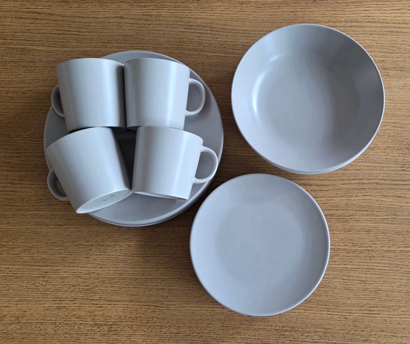 Ikea servies voor 4 personen - lichtgrijs, perfecte staat, Ophalen, Zo goed als nieuw, IKEA, Compleet servies